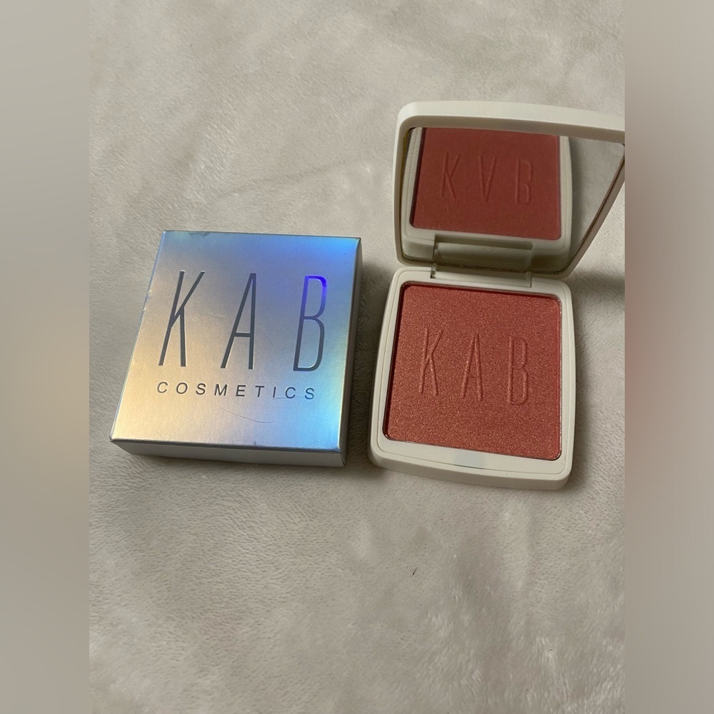 KAB Cosmetics Pressed Glow Powder in French Kiss - Picture 4 of 5